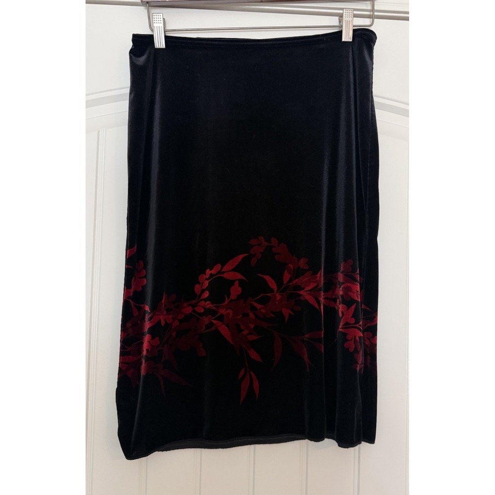 Y2K WhimsiGoth Small Black Velour Pull On Skirt With Red Flowers Dark Academia